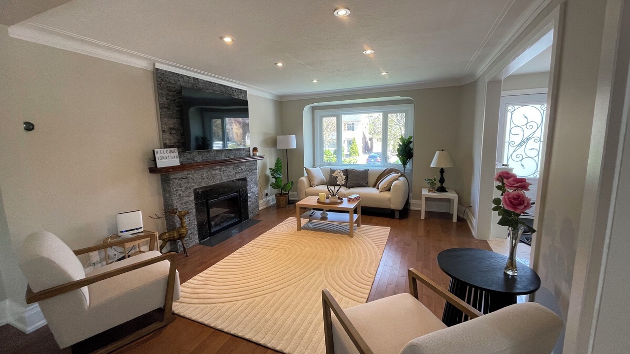 Photo of Livingroom in East York