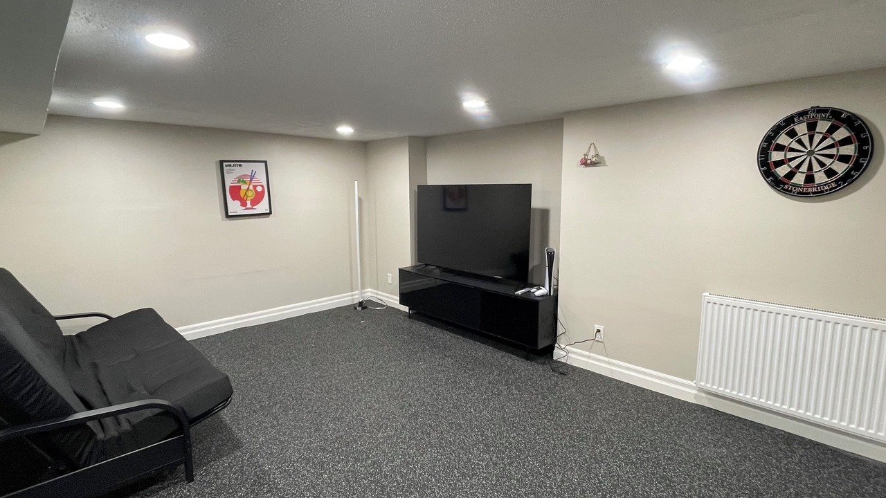 Photo of Livingroom in East York