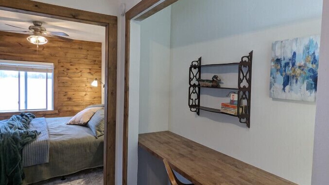 Photo of Bedroom in Maple Lake