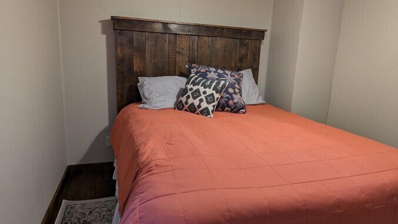 Photo of Bedroom in Maple Lake