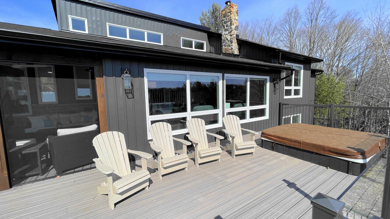 Photo of Patio Balcony in North Kawartha