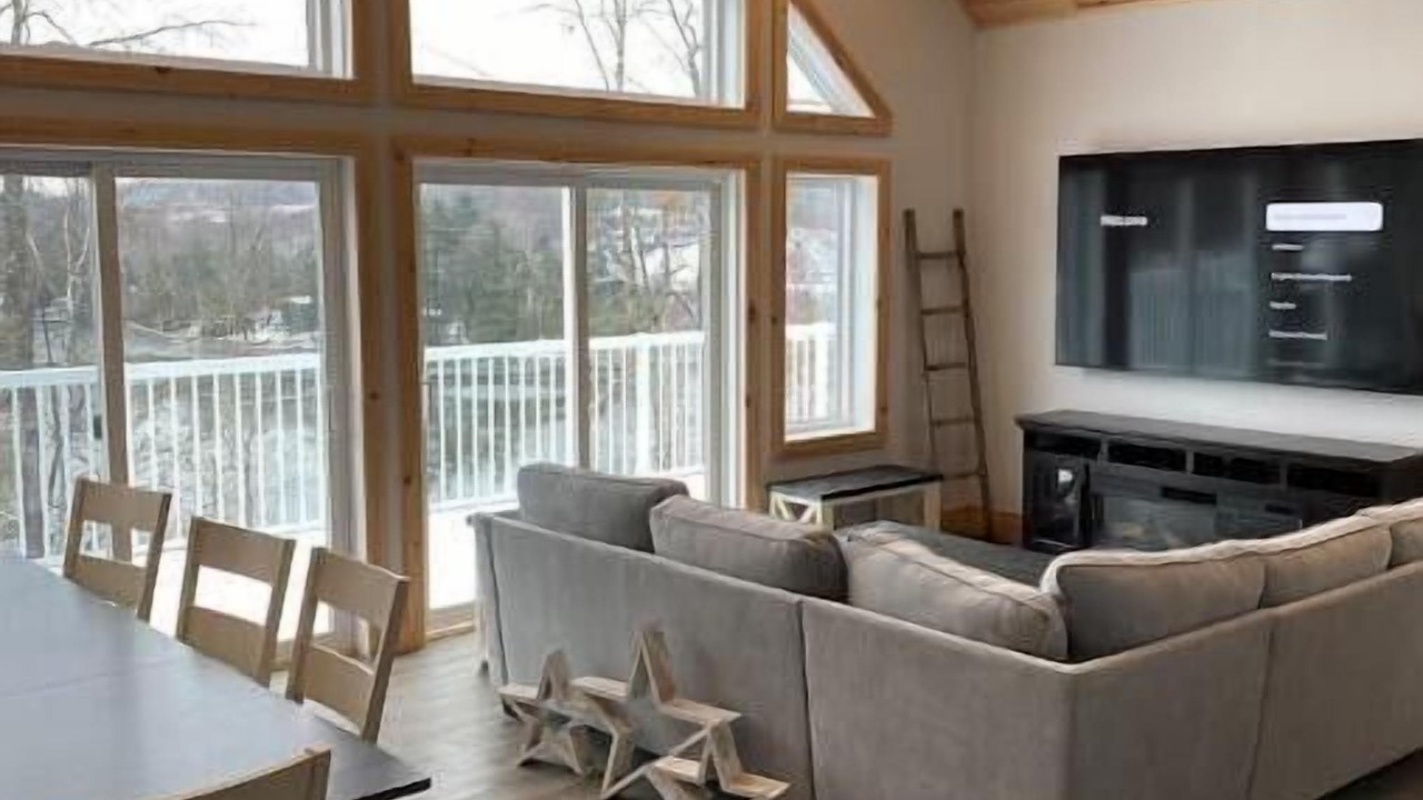 Photo of Livingroom in North Frontenac