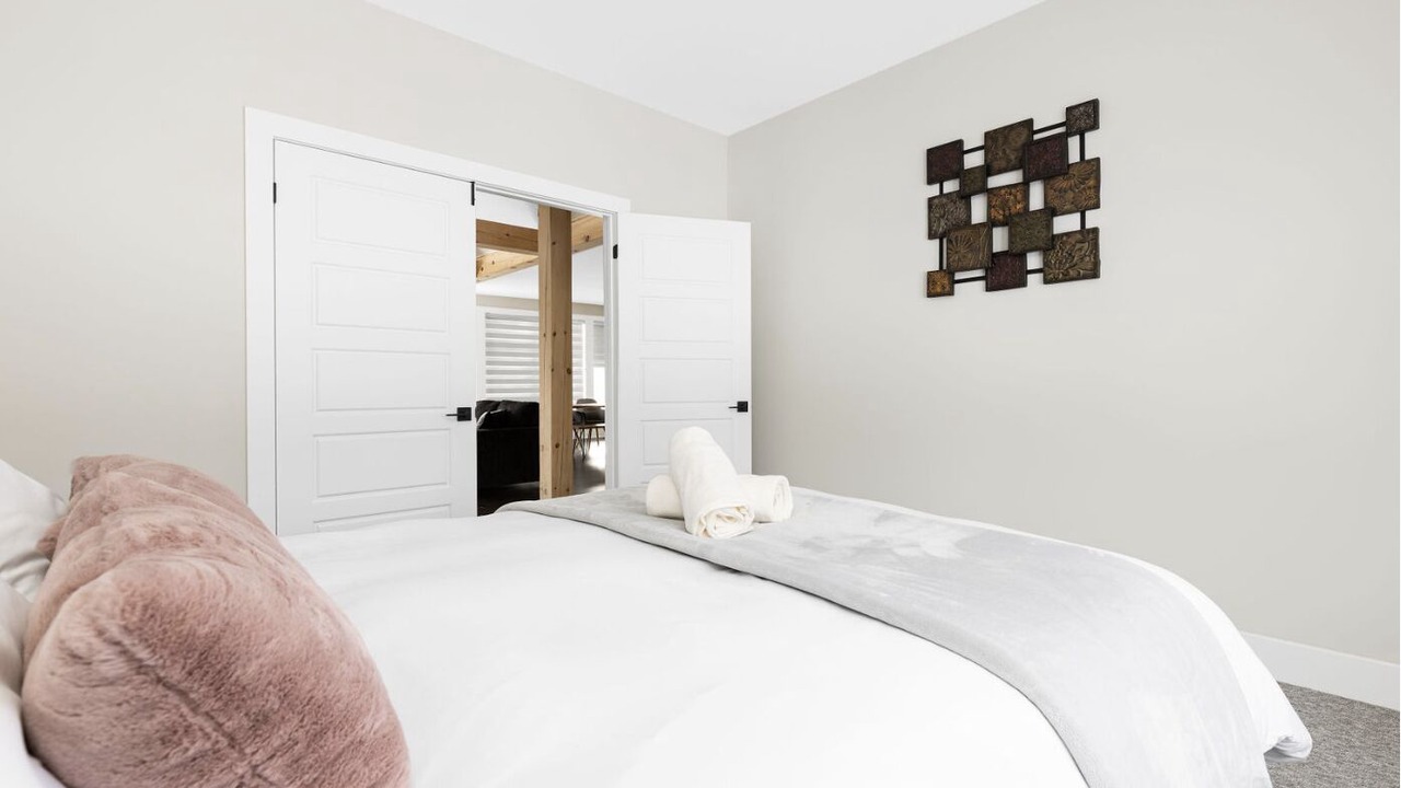 Photo of Bedroom in Lake of Bays