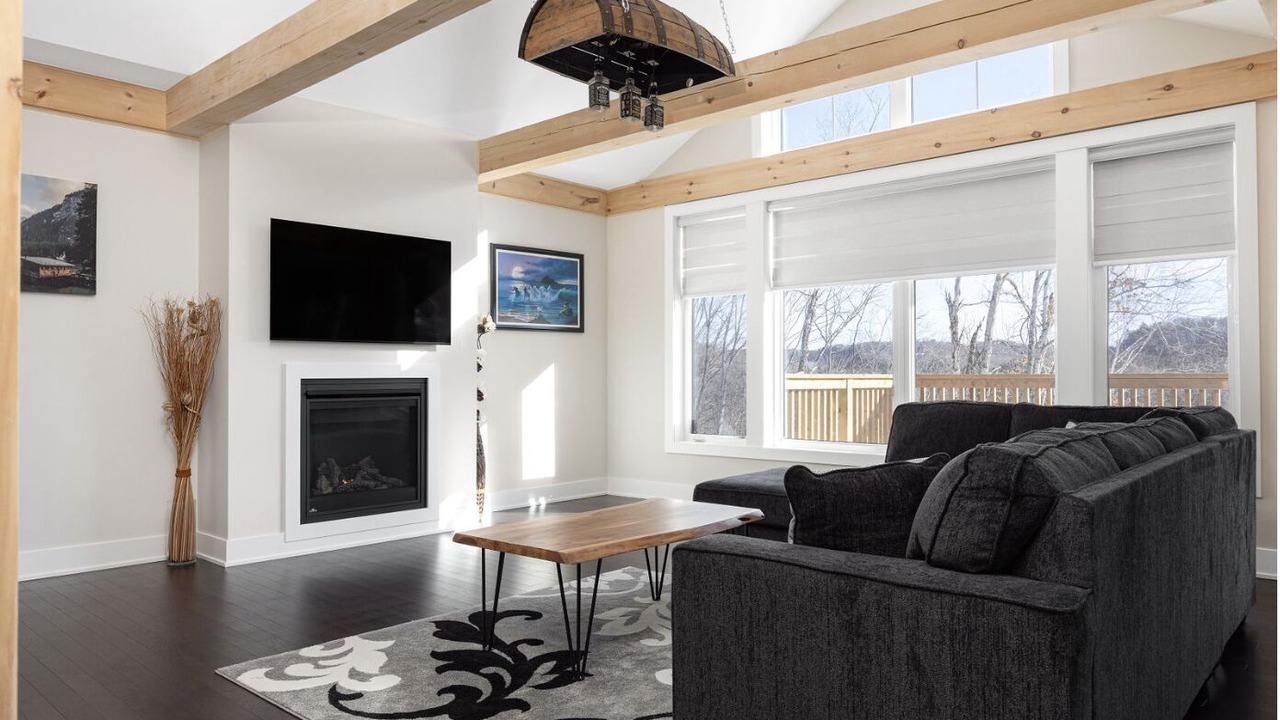 Photo of Livingroom in Lake of Bays