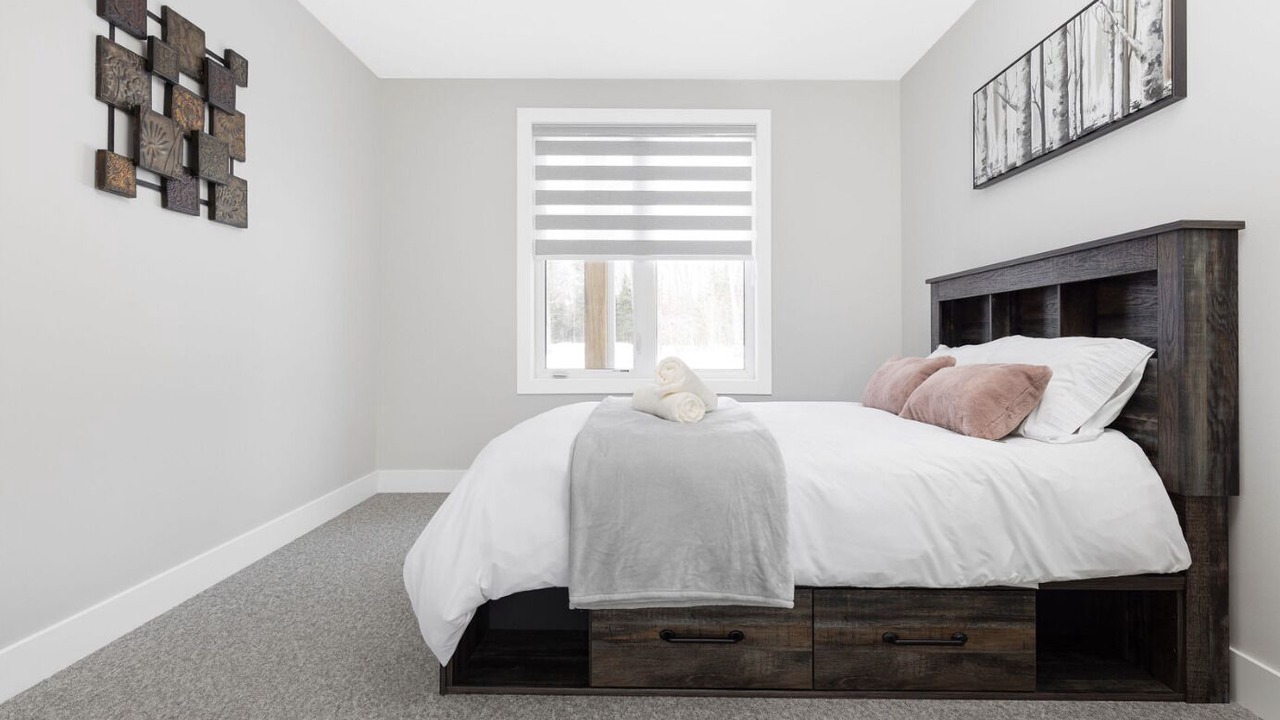 Photo of Bedroom in Lake of Bays