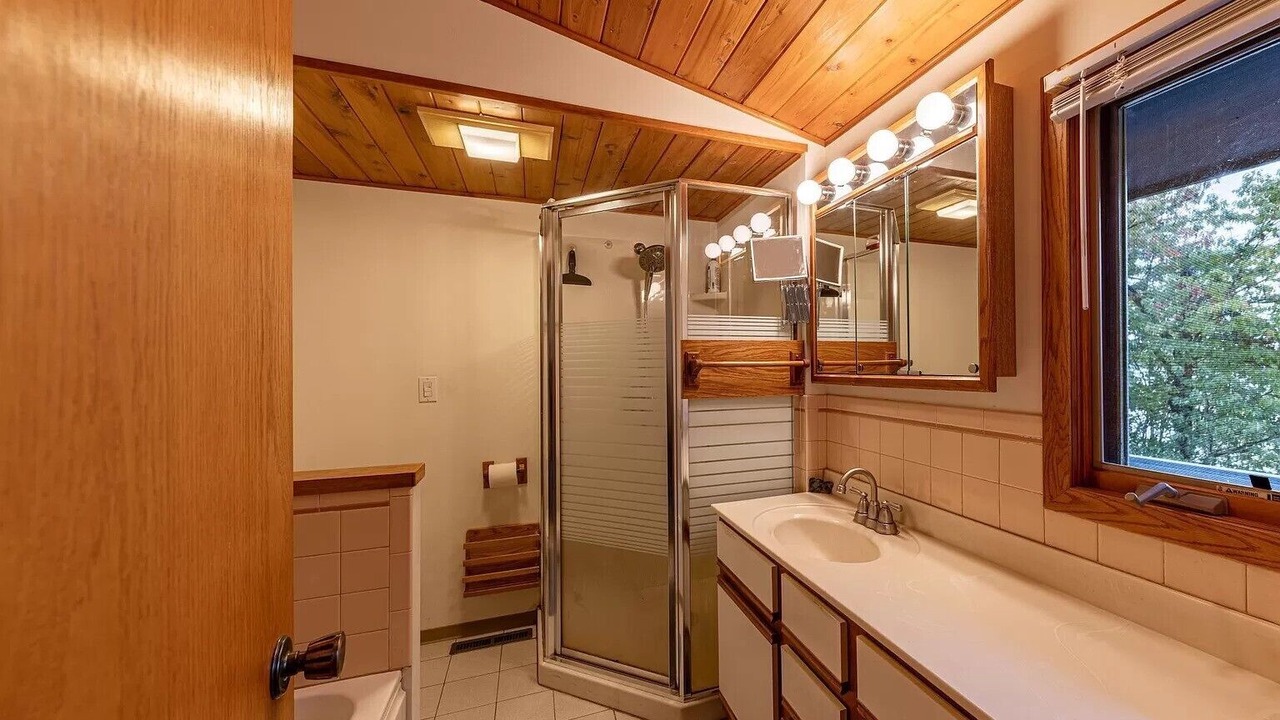 Photo of Bathroom in Remer