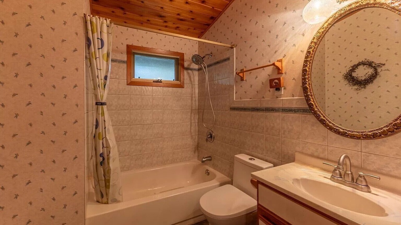Photo of Bathroom in Remer