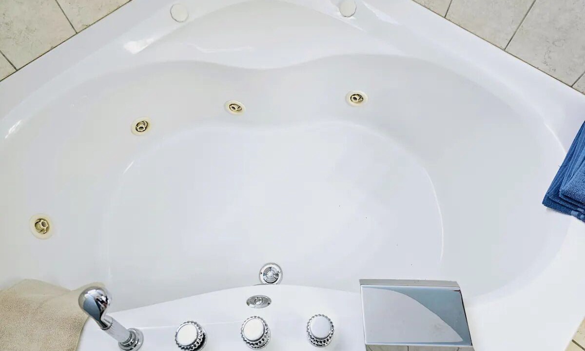 Photo of Bathroom in Lakeshore