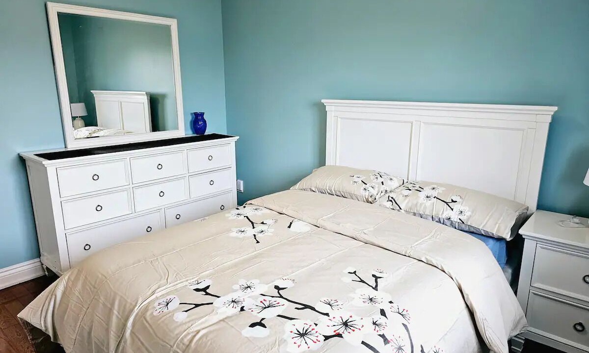Photo of Bedroom in Lakeshore
