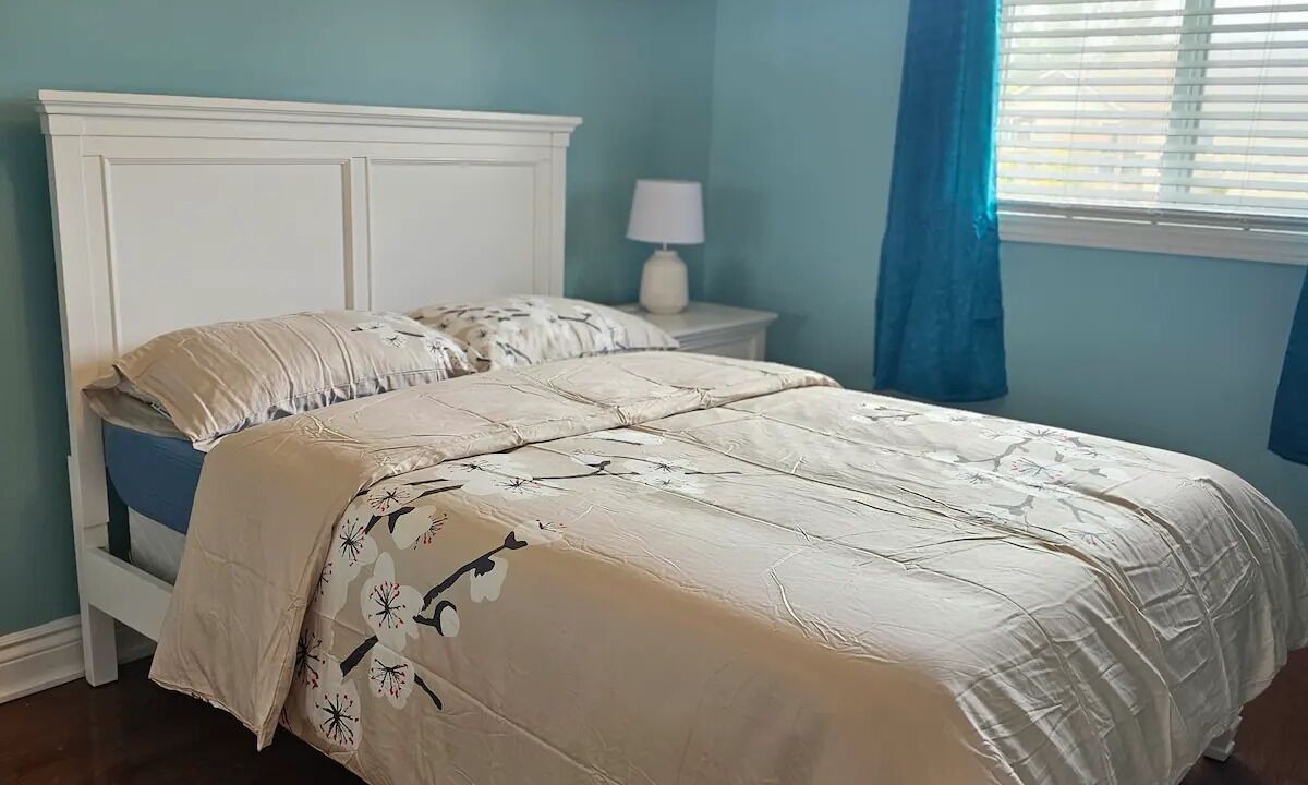 Photo of Bedroom in Lakeshore