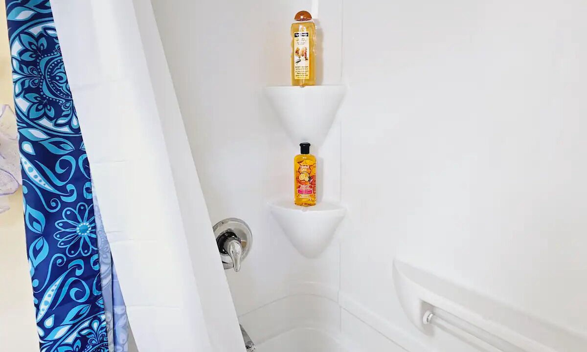 Photo of Bathroom in Lakeshore