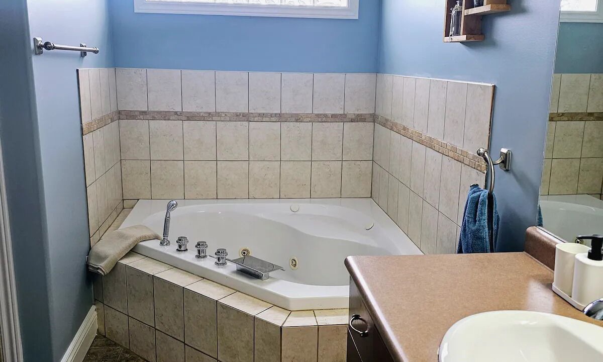 Photo of Bathroom in Lakeshore