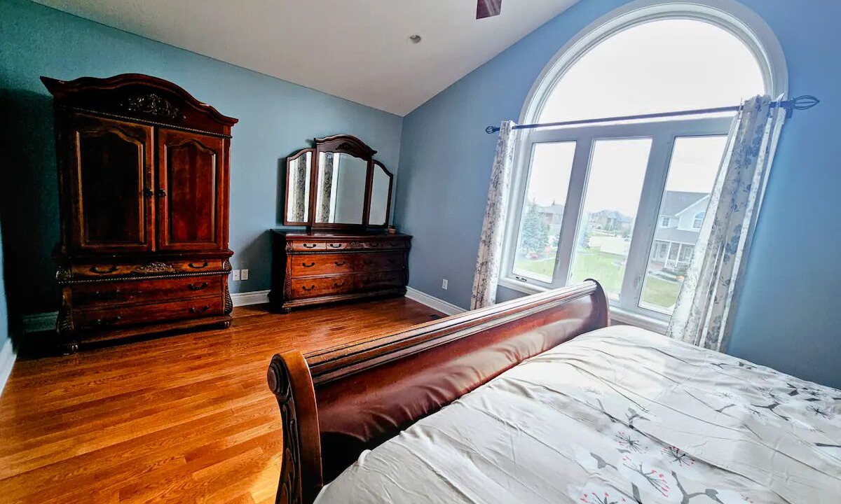 Photo of Bedroom in Lakeshore