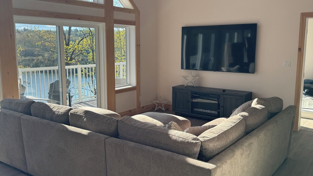 Photo of Livingroom in North Frontenac