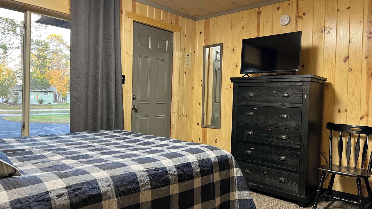 Photo of Bedroom in Lake Shore