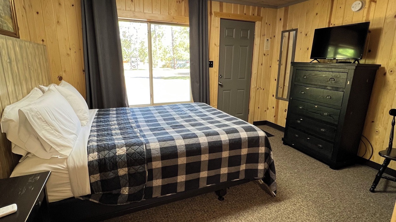 Photo of Bedroom in Lake Shore