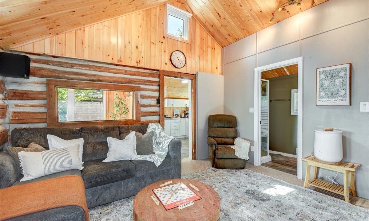 Photo of Livingroom in Havelock-Belmont-Methuen
