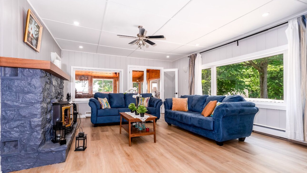 Photo of Livingroom in Gravenhurst
