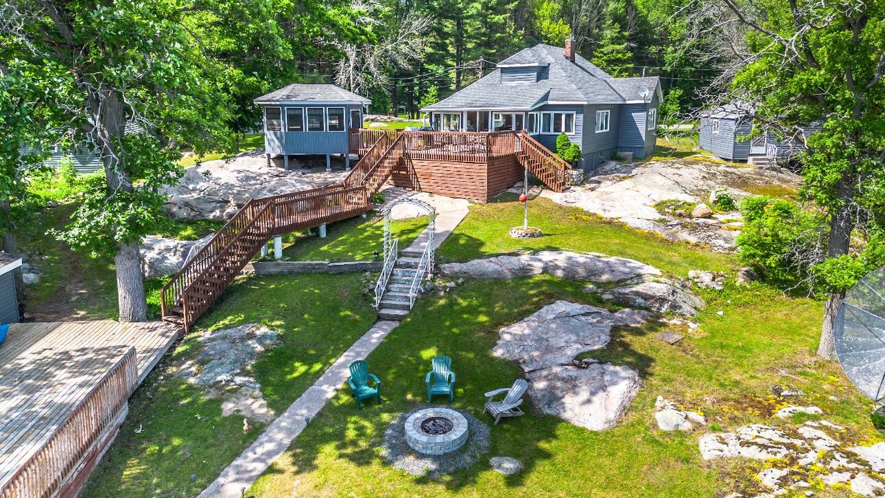 Photo of Patio Balcony in Gravenhurst