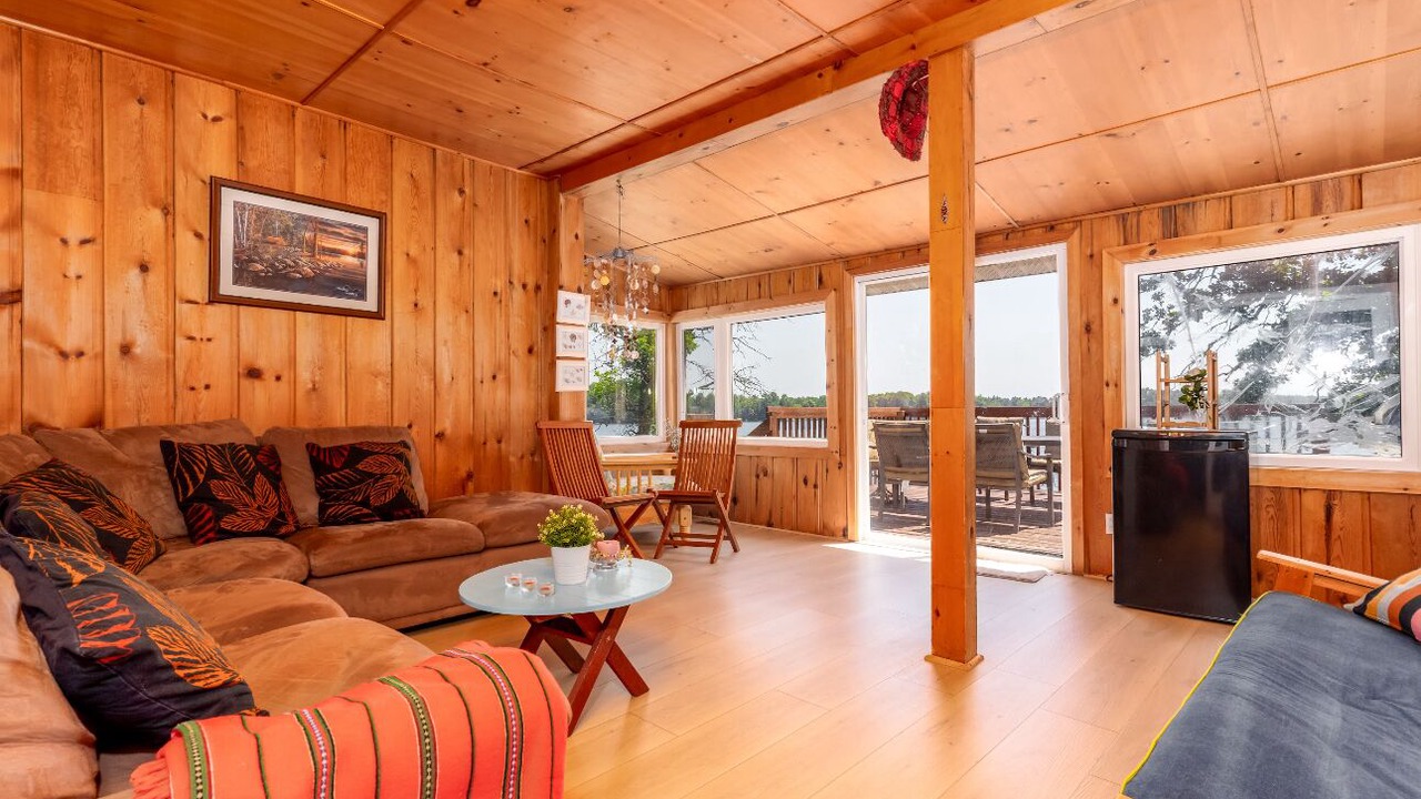 Photo of Livingroom in Gravenhurst