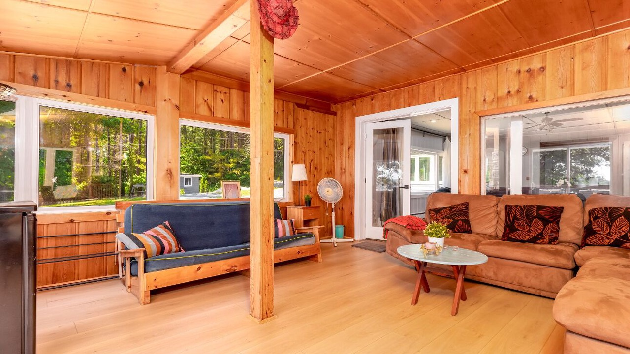 Photo of Livingroom in Gravenhurst