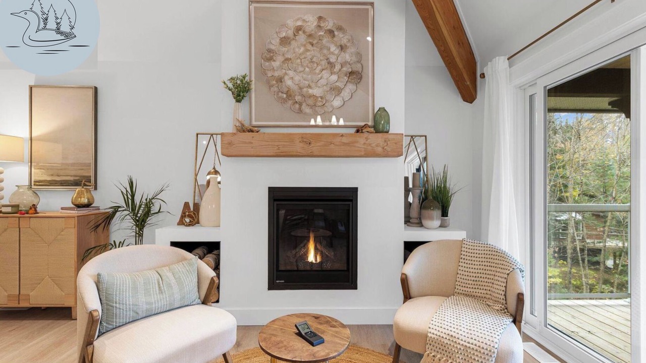 Photo of Livingroom in Lake of Bays