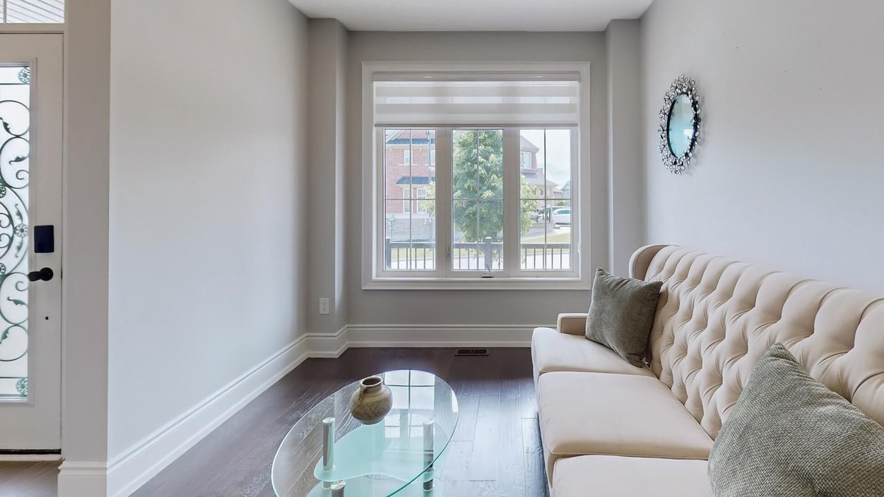 Photo of Livingroom in Ajax