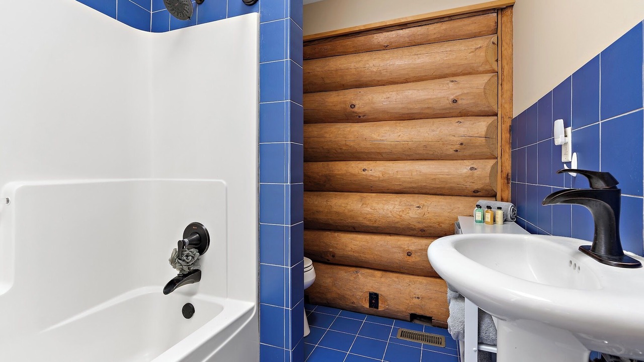 Photo of Bathroom in Lindstrom