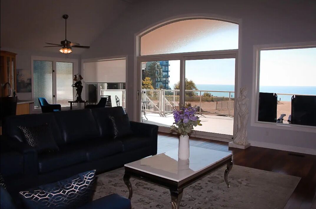 Photo of Livingroom in Grand Bend