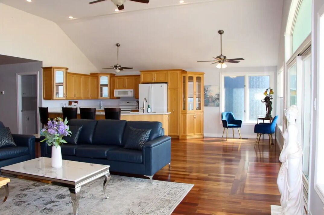 Photo of Livingroom in Grand Bend