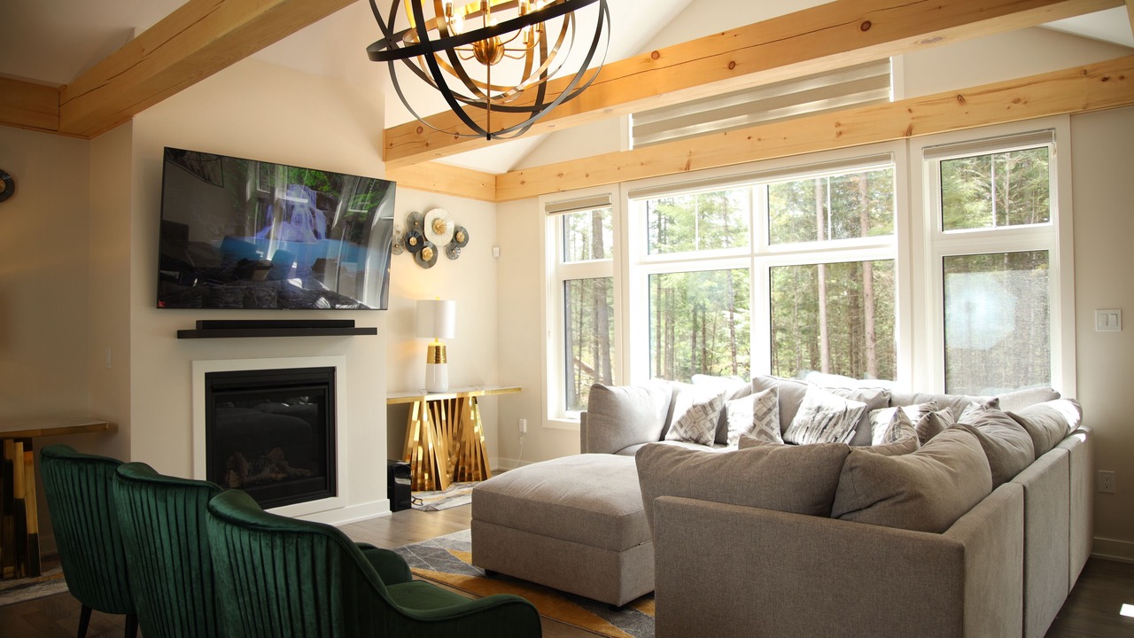 Photo of Livingroom in Lake of Bays