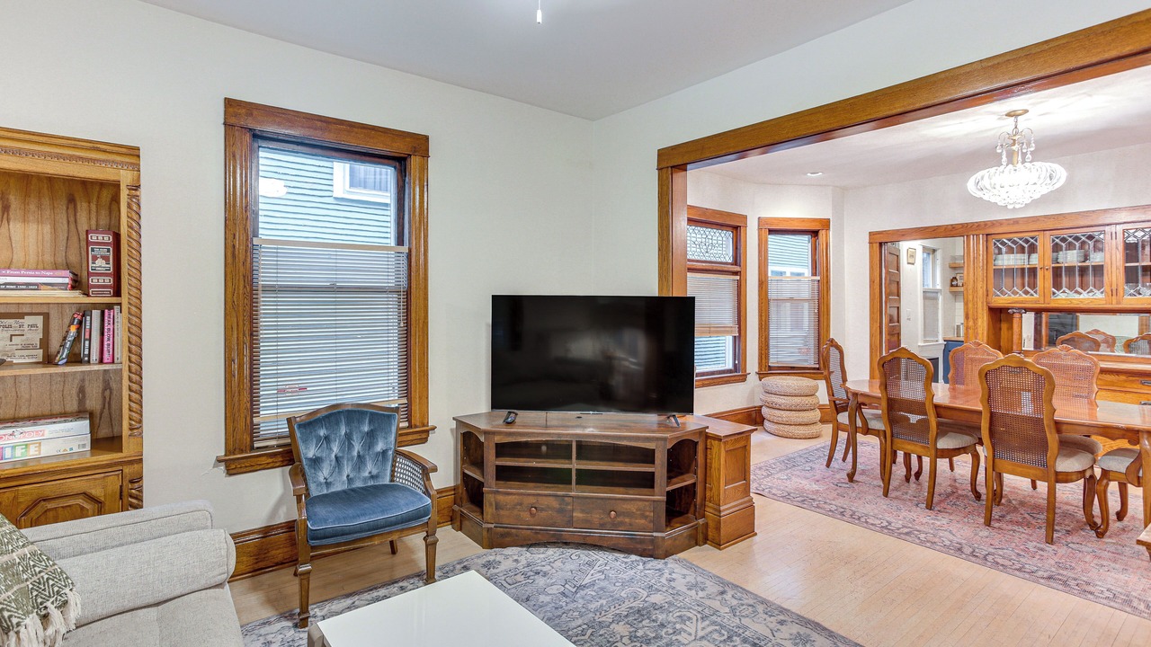 Photo of Livingroom in Lowry Hill East