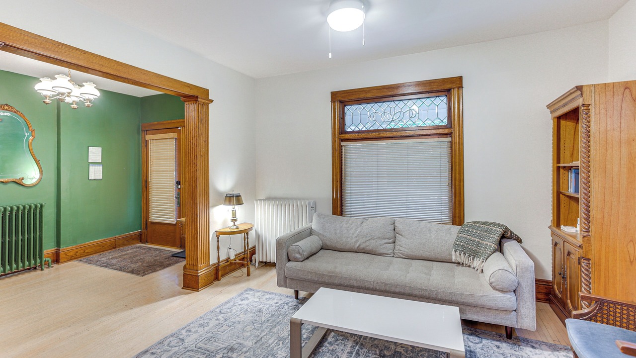 Photo of Livingroom in Lowry Hill East