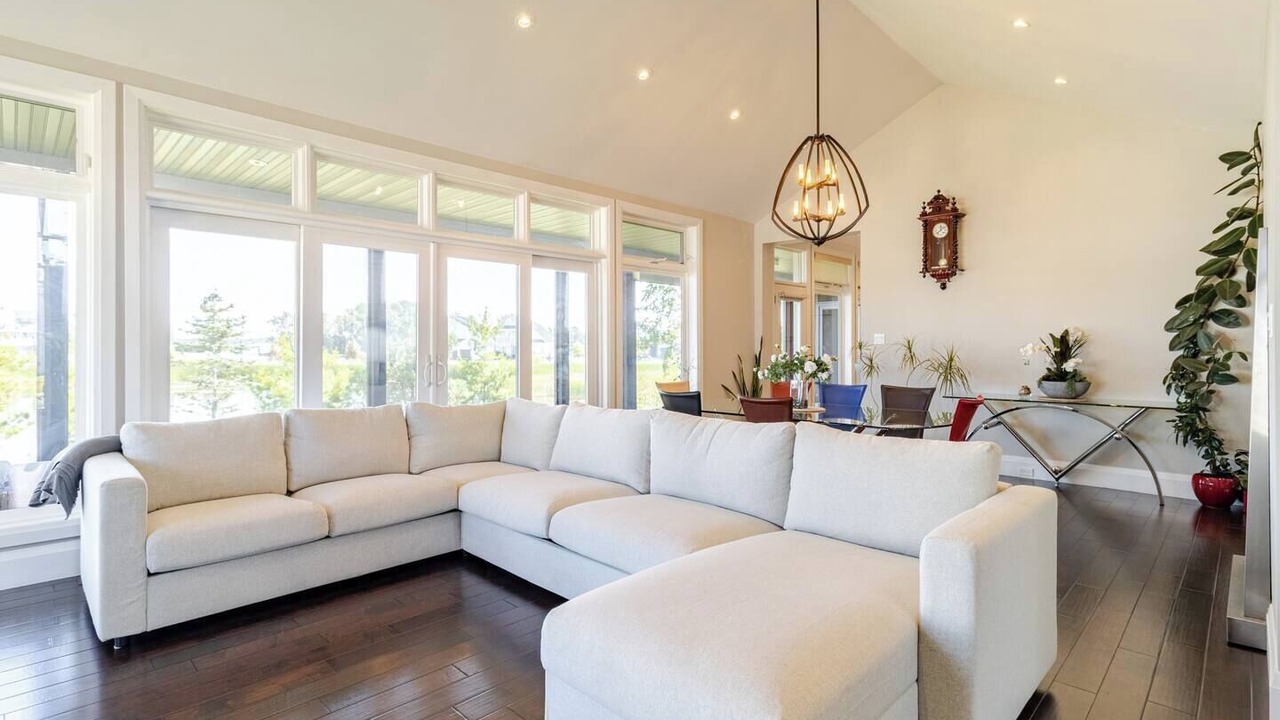 Photo of Livingroom in Port McNicoll