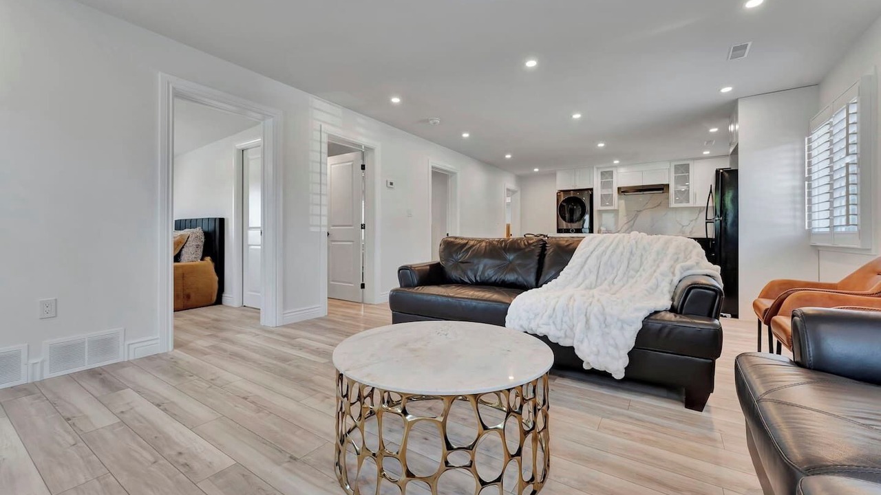 Photo of Livingroom in Port Dover
