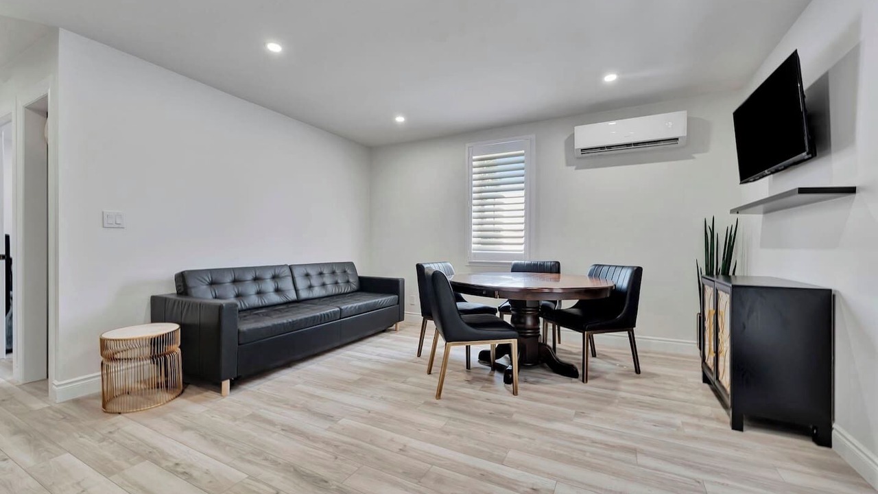 Photo of Livingroom in Port Dover