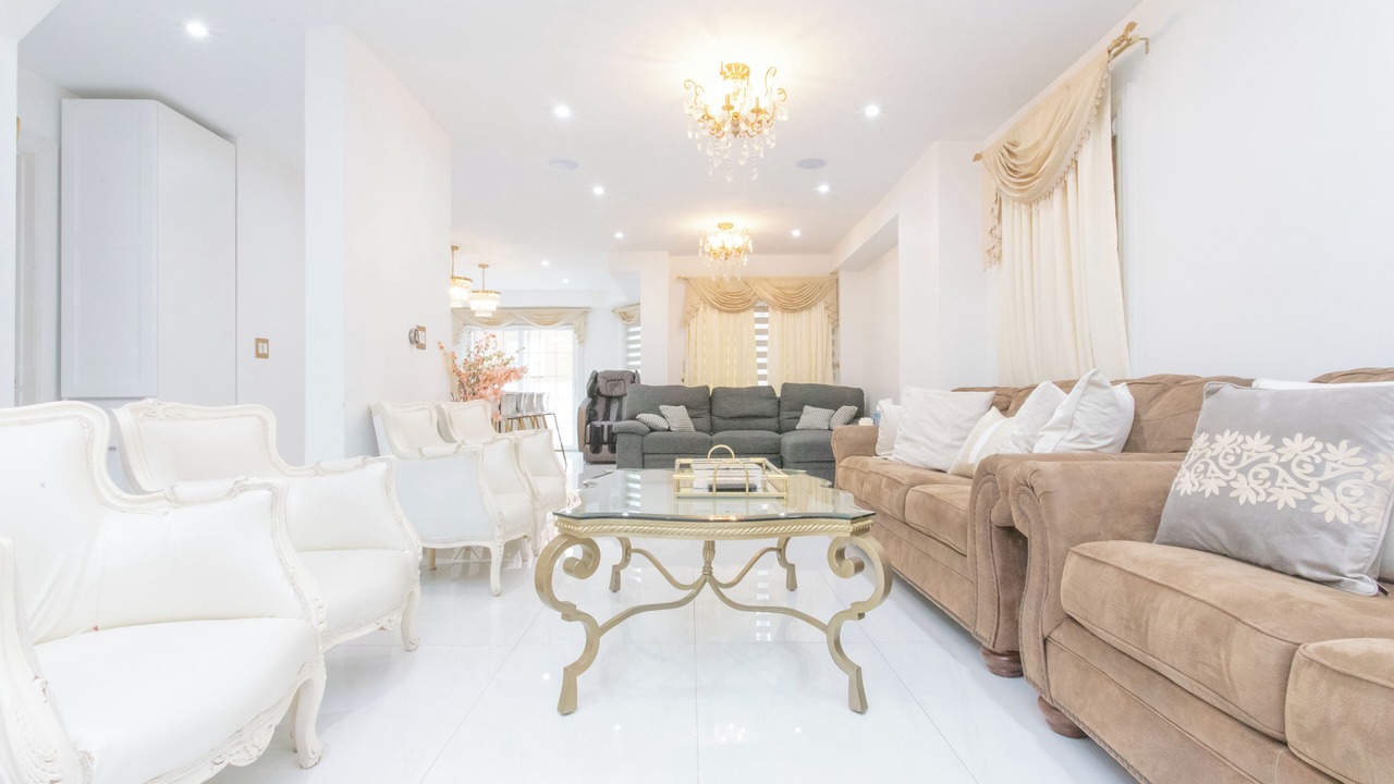 Photo of Livingroom in East Credit