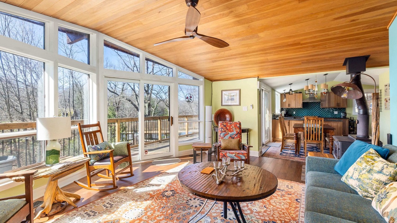 Photo of Livingroom in Jones Falls