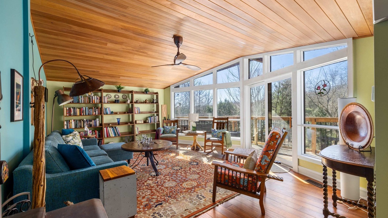 Photo of Livingroom in Jones Falls