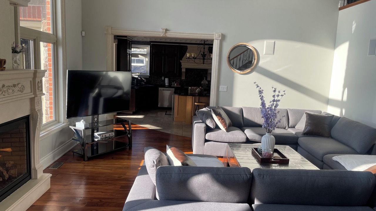 Photo of Livingroom in Lindsay