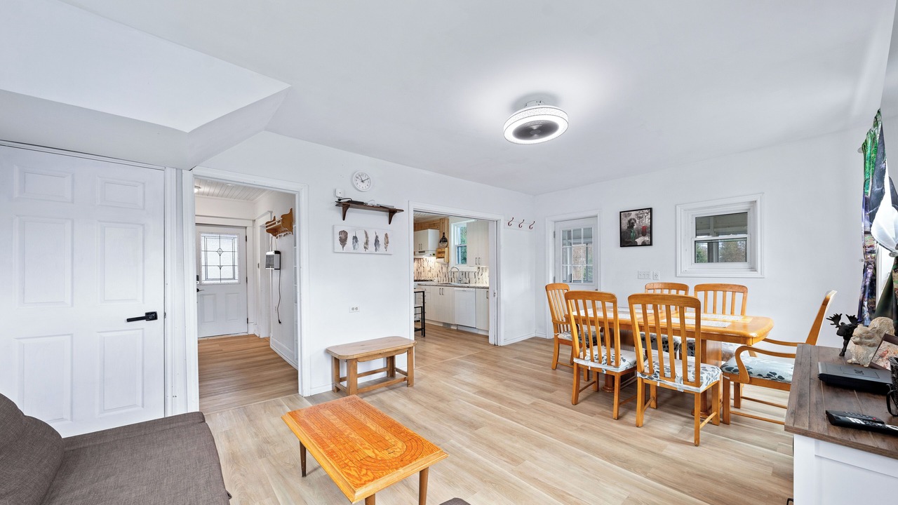 Photo of Livingroom in North Frontenac