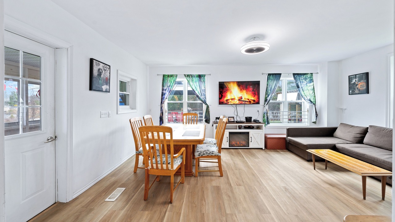 Photo of Livingroom in North Frontenac