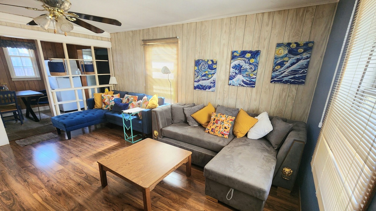 Photo of Livingroom in Brantford