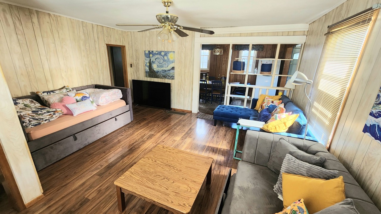 Photo of Livingroom in Brantford