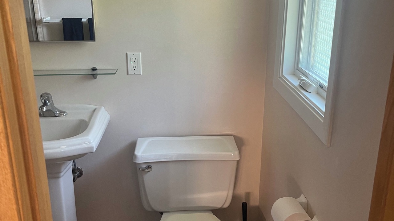 Photo of Bathroom in Maple Lake