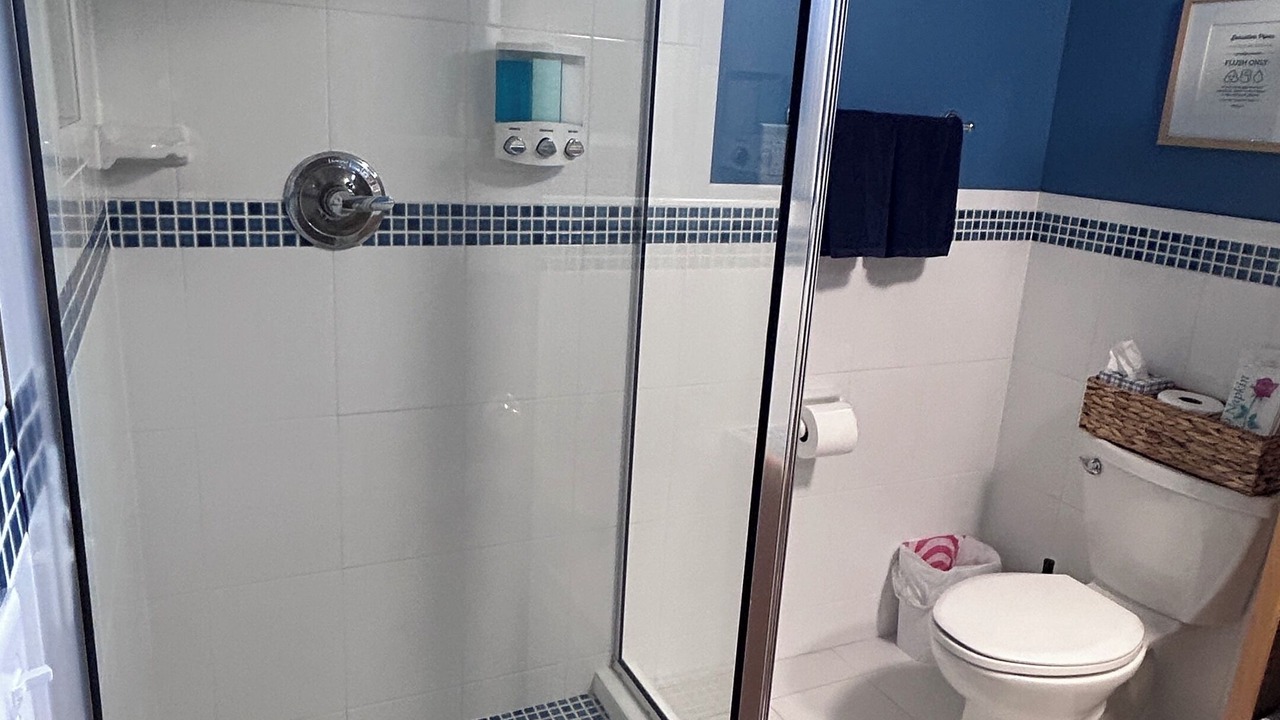 Photo of Bathroom in Maple Lake