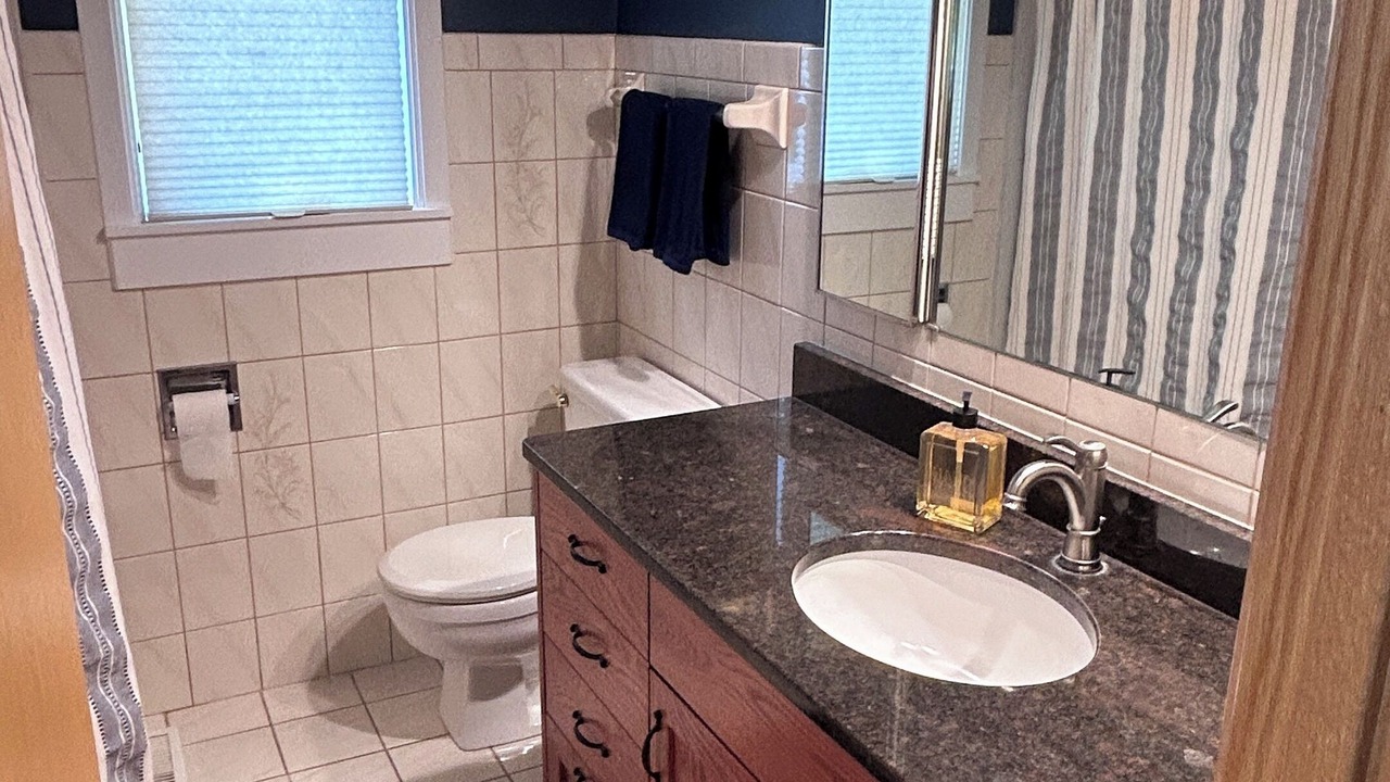 Photo of Bathroom in Maple Lake