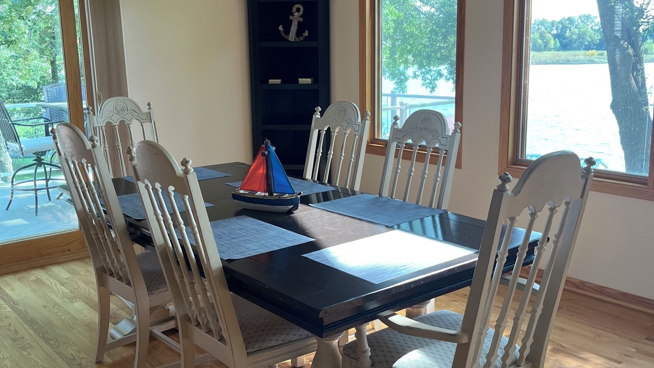 Photo of Bedroom in Maple Lake