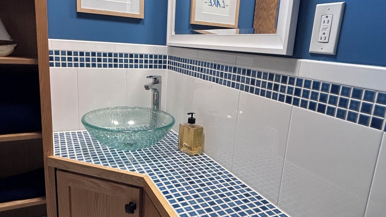 Photo of Bathroom in Maple Lake
