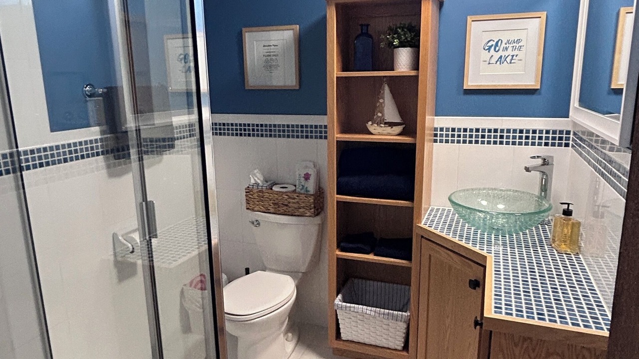 Photo of Bathroom in Maple Lake